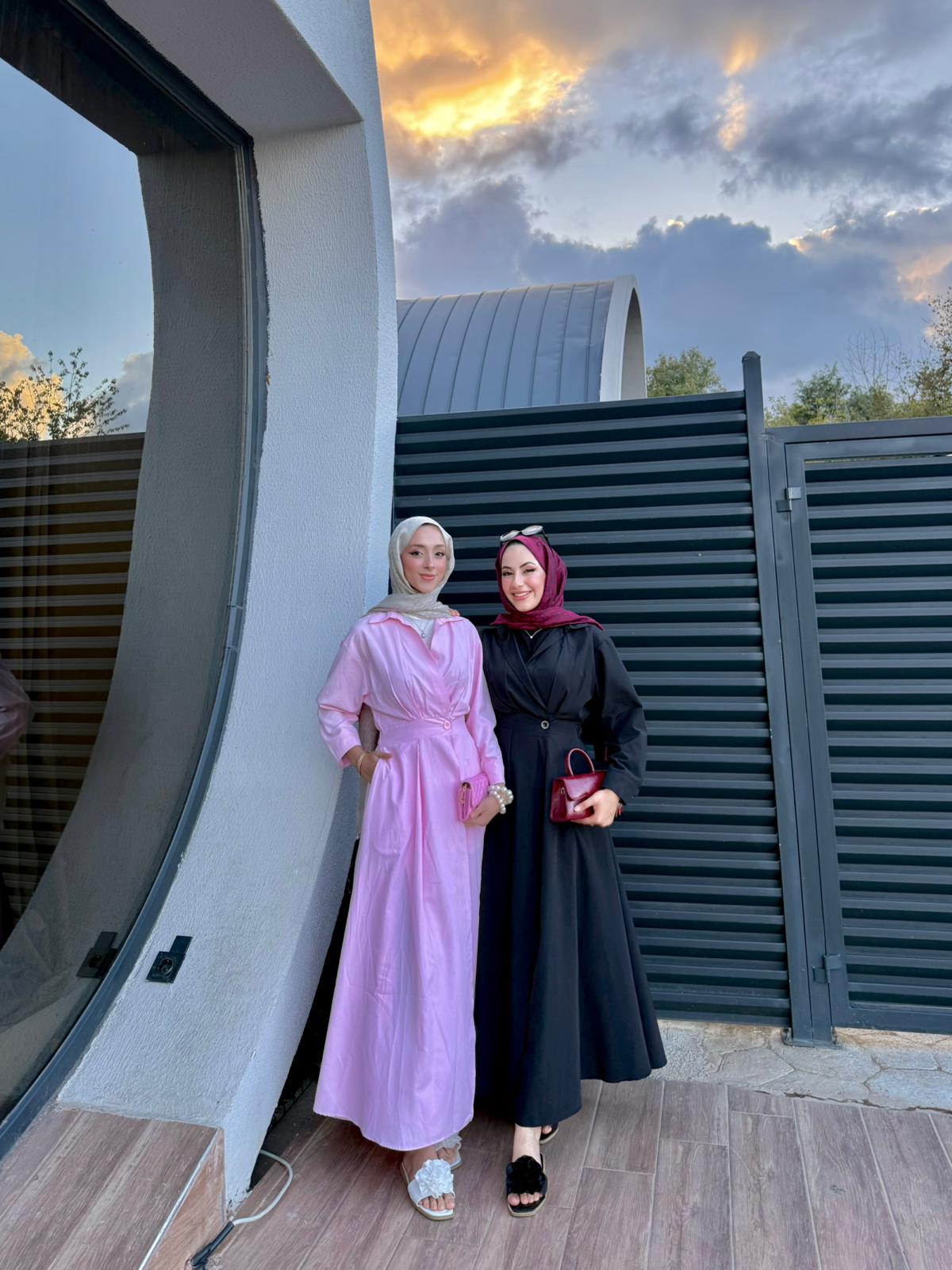 TEK DÜĞMELİ YAKALI ELBİSE