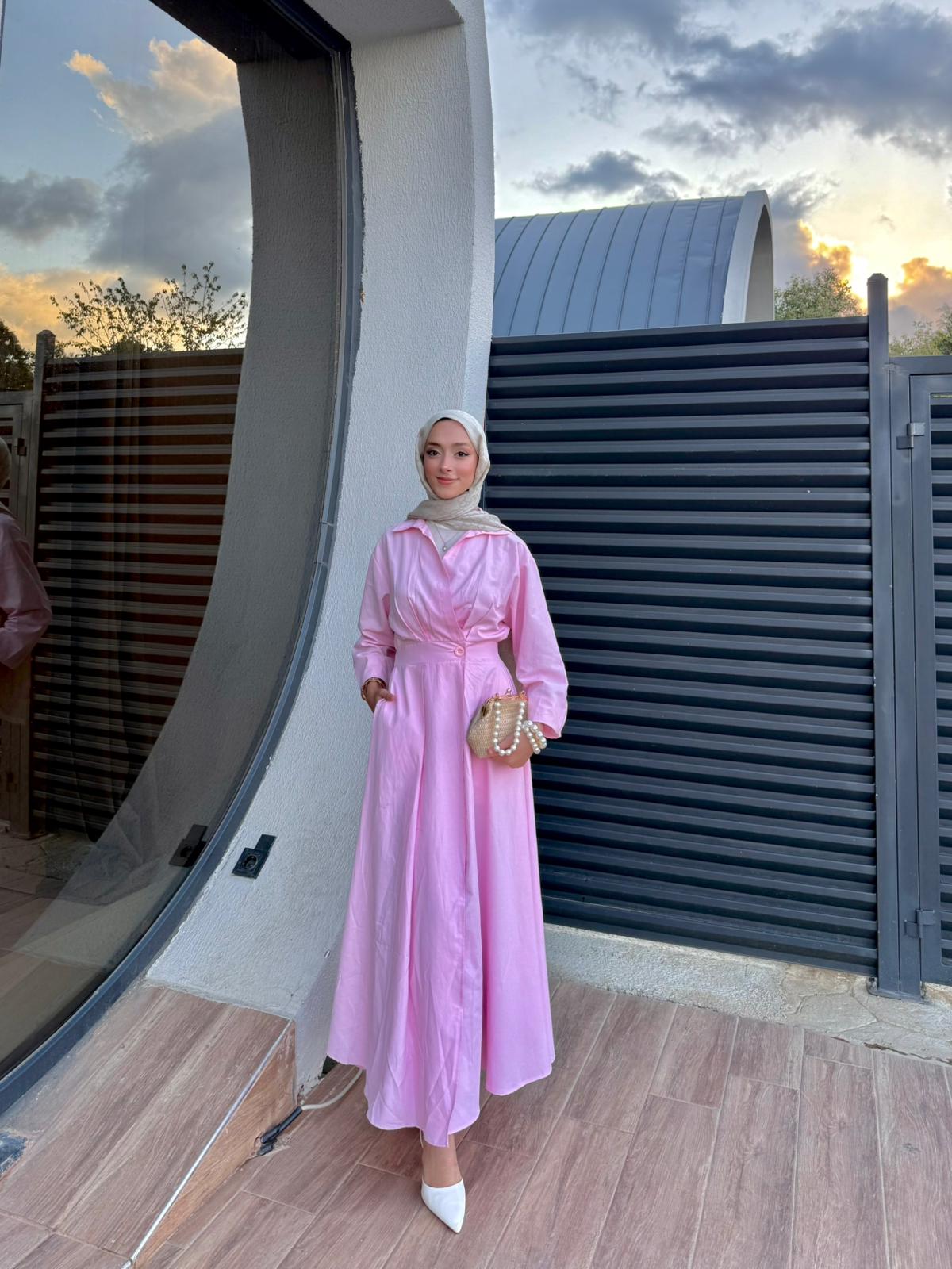 TEK DÜĞMELİ YAKALI ELBİSE