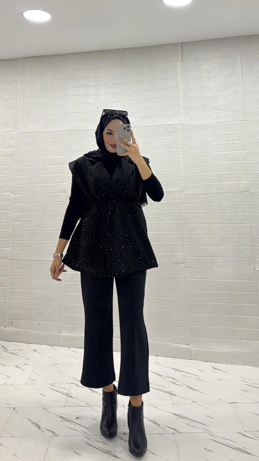 ASTARLI SİYAH TAŞLI YELEK