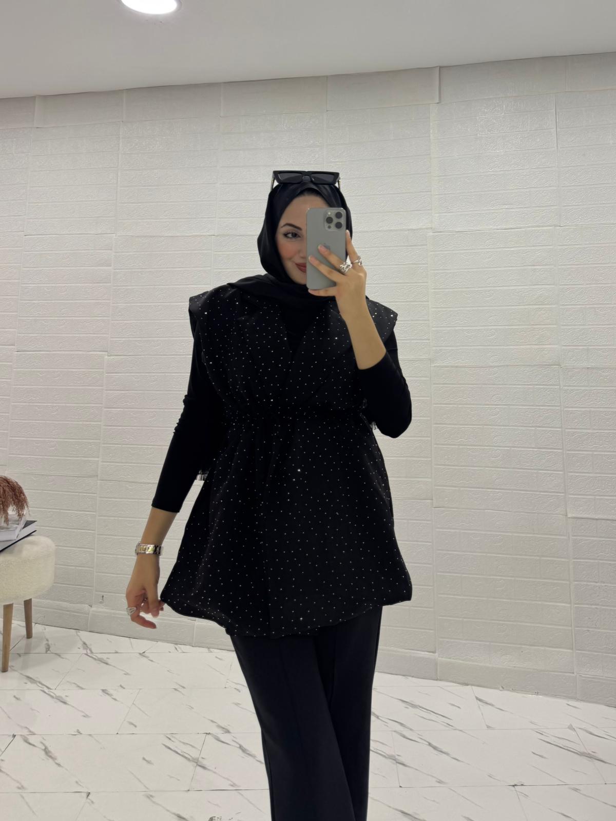 ASTARLI SİYAH TAŞLI YELEK