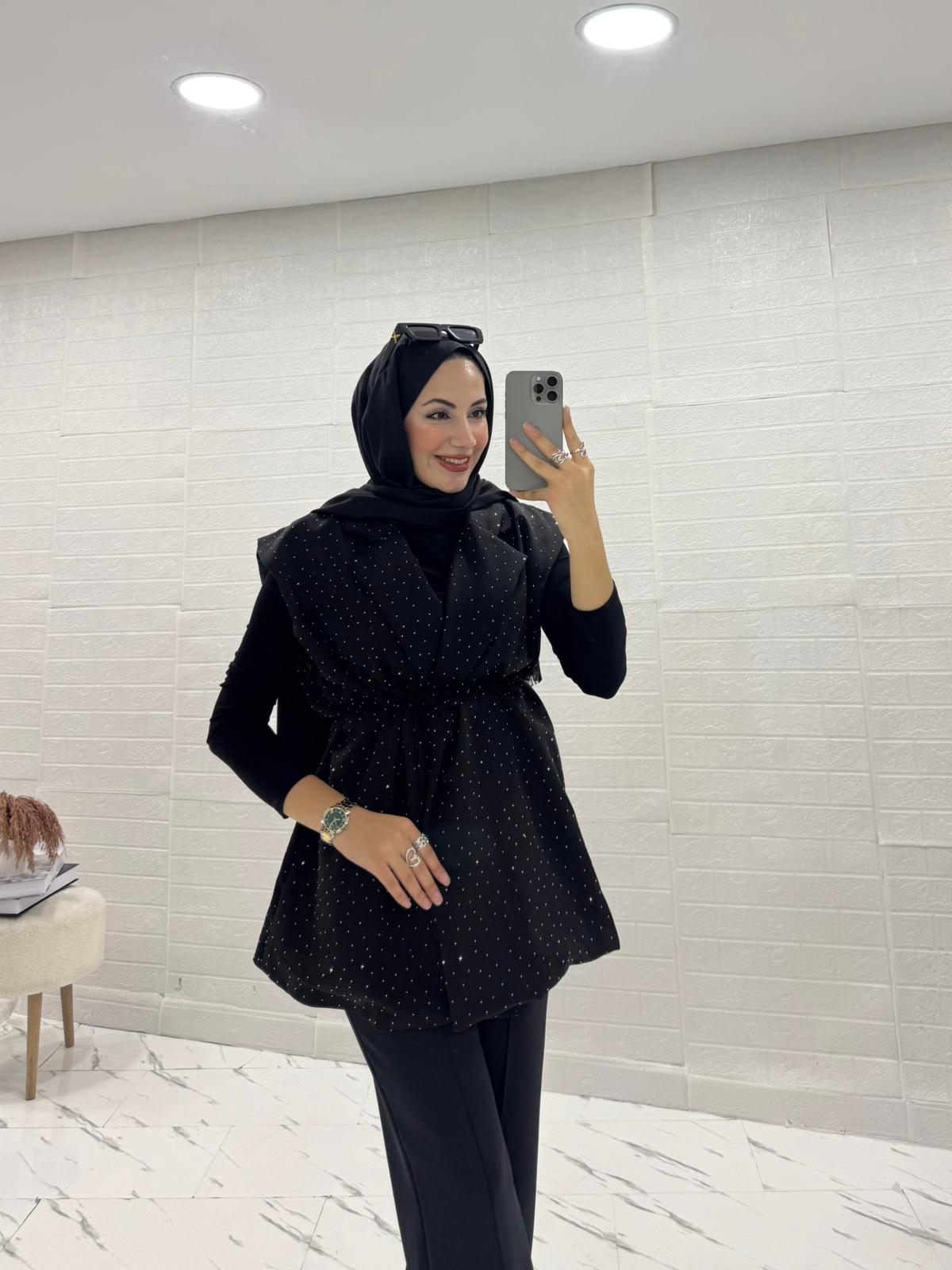 ASTARLI SİYAH TAŞLI YELEK