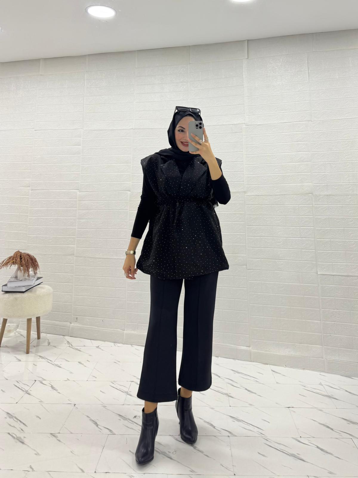 ASTARLI SİYAH TAŞLI YELEK