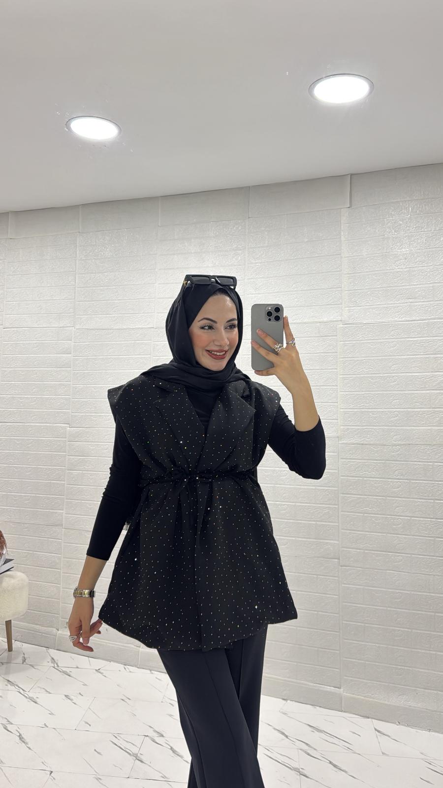 ASTARLI SİYAH TAŞLI YELEK