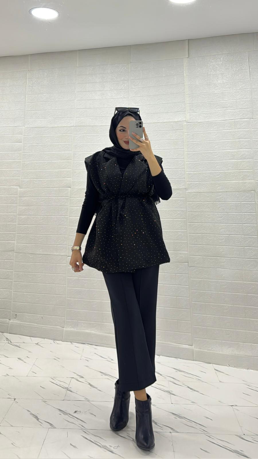 ASTARLI SİYAH TAŞLI YELEK