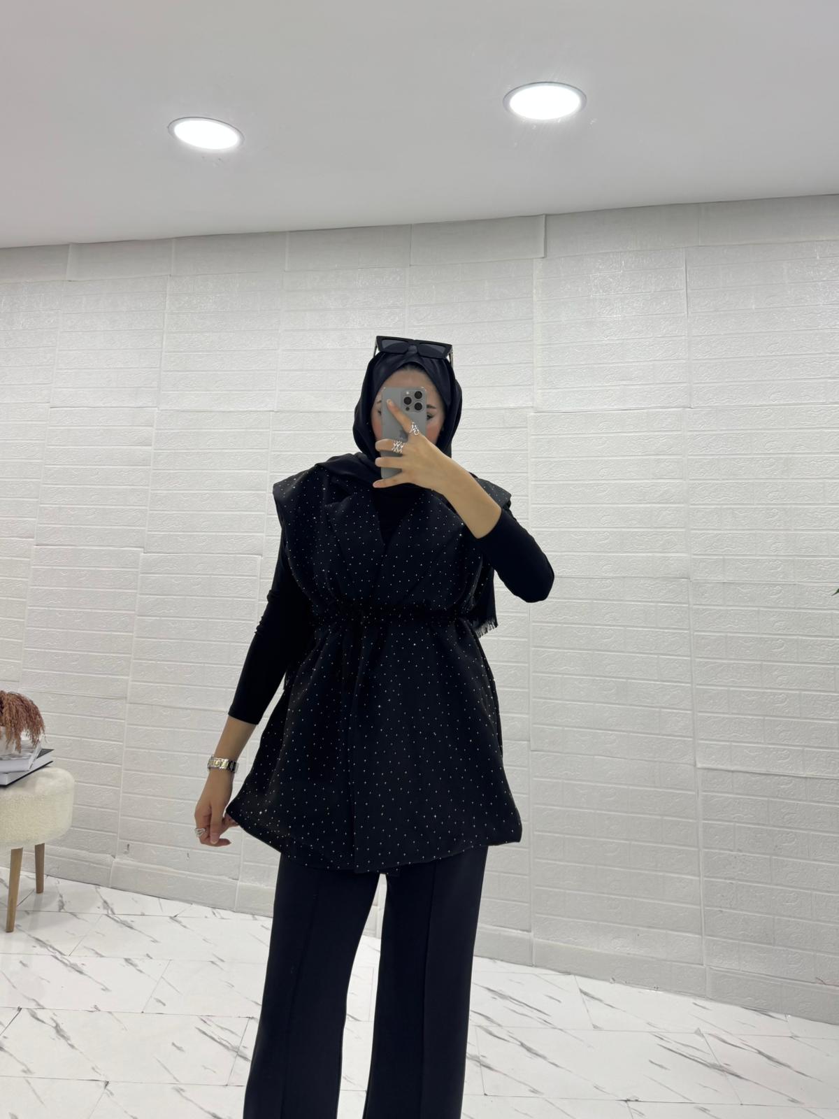 ASTARLI SİYAH TAŞLI YELEK