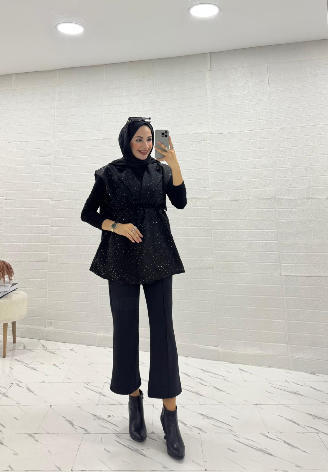 ASTARLI SİYAH TAŞLI YELEK