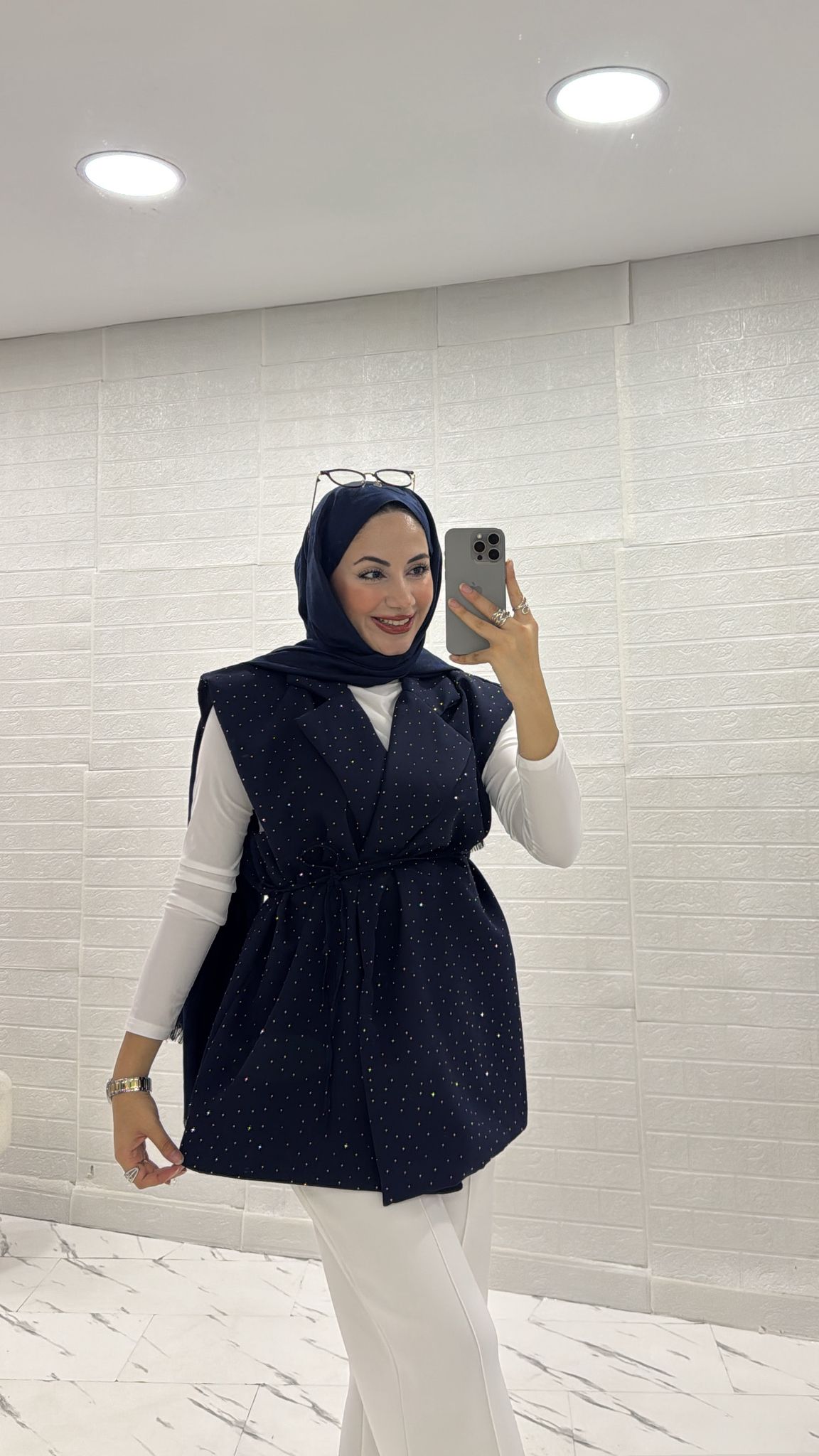 ASTARLI LACİVERT TAŞLI YELEK