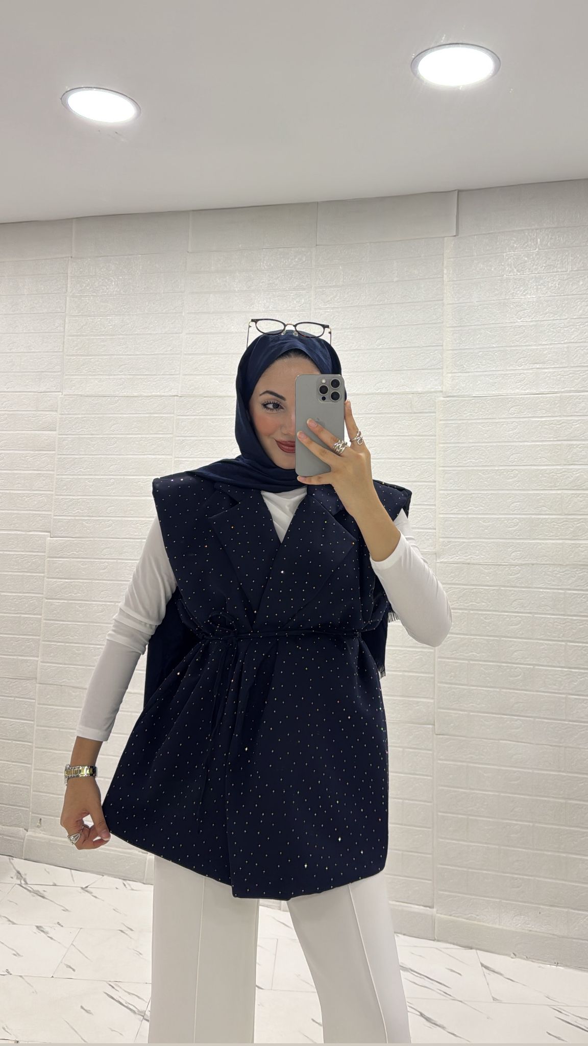 ASTARLI LACİVERT TAŞLI YELEK