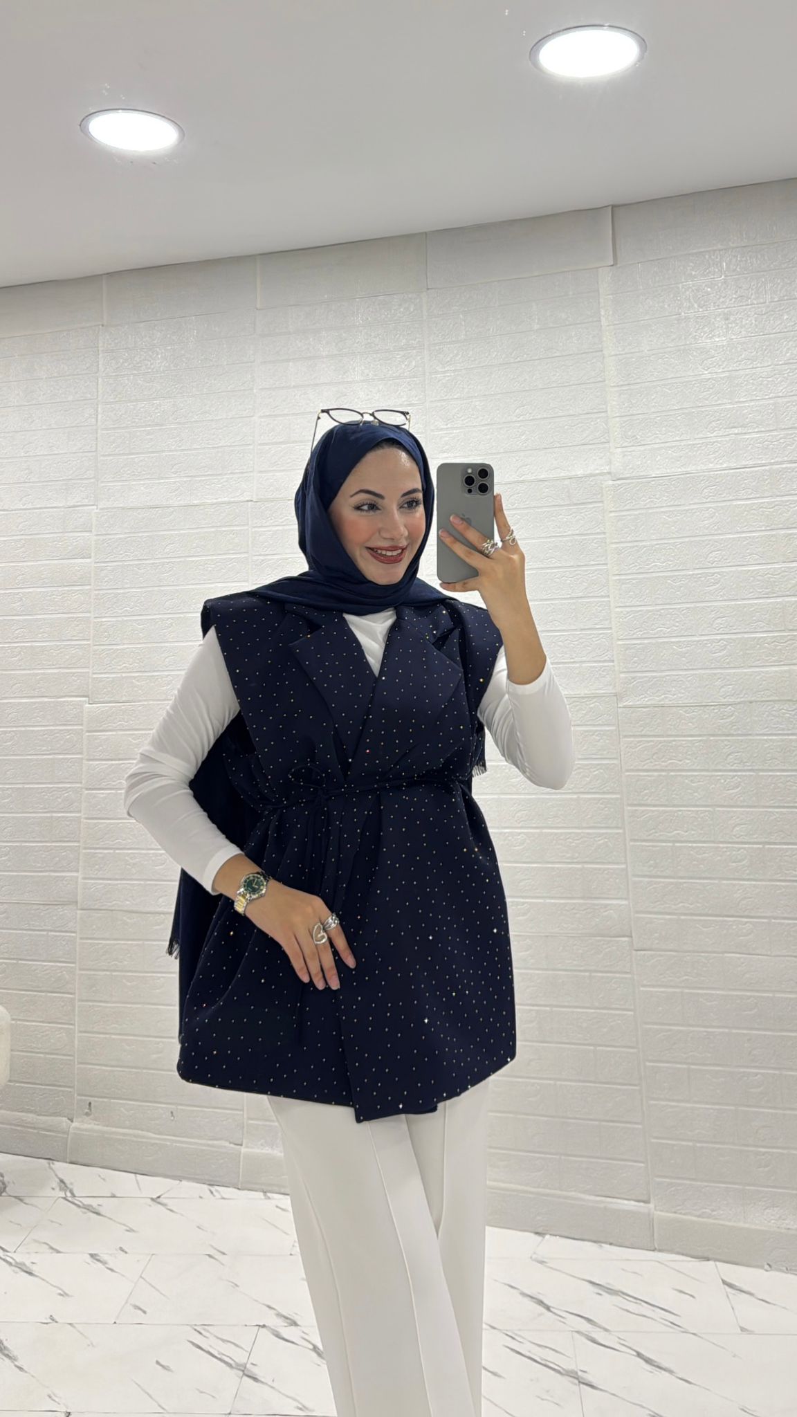 ASTARLI LACİVERT TAŞLI YELEK