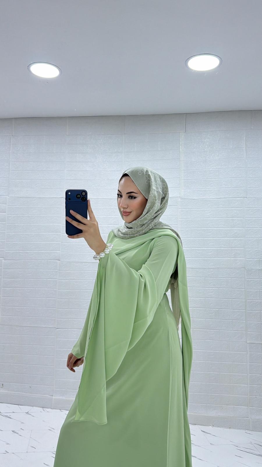 TEK OMUZDAN PELERİNLİ KREP ELBİSE