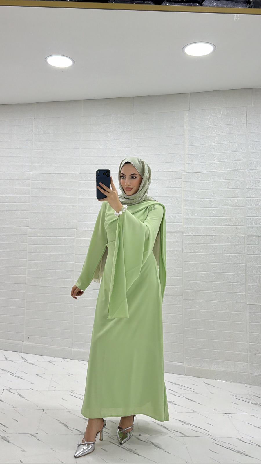 TEK OMUZDAN PELERİNLİ KREP ELBİSE