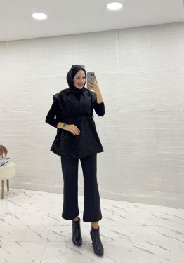 ASTARLI SİYAH TAŞLI YELEK