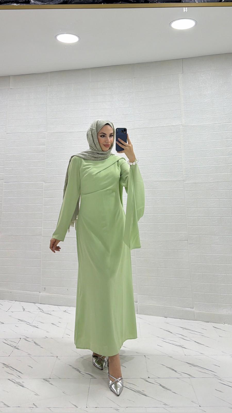 TEK OMUZDAN PELERİNLİ KREP ELBİSE