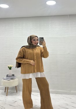 DÜĞMELİ İKİLİ TRİKO TAKIM KARAMEL